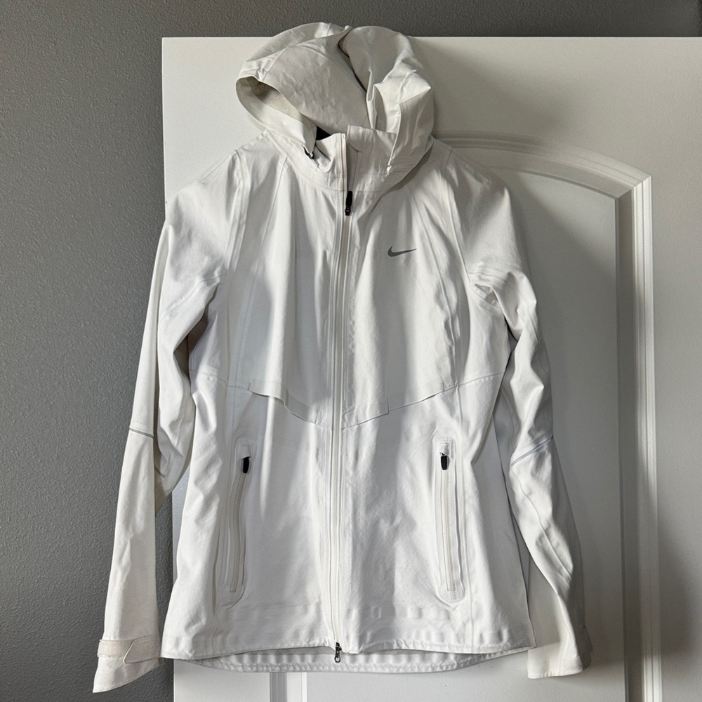Nike Storm Fit Nike Running jacket, white hooded -women’s small